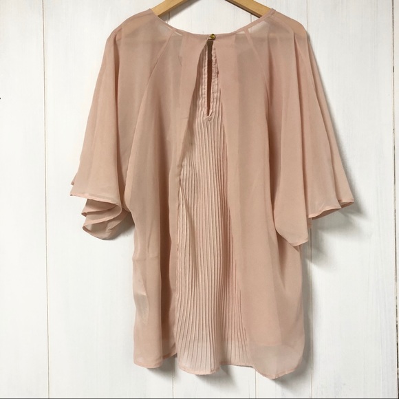 NWT Vero Moda Blush Flowy Blouse w Pleated Back - Picture 3 of 7